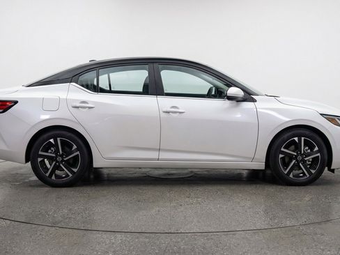 Used 2025 Nissan Sentra SV FWD image 11