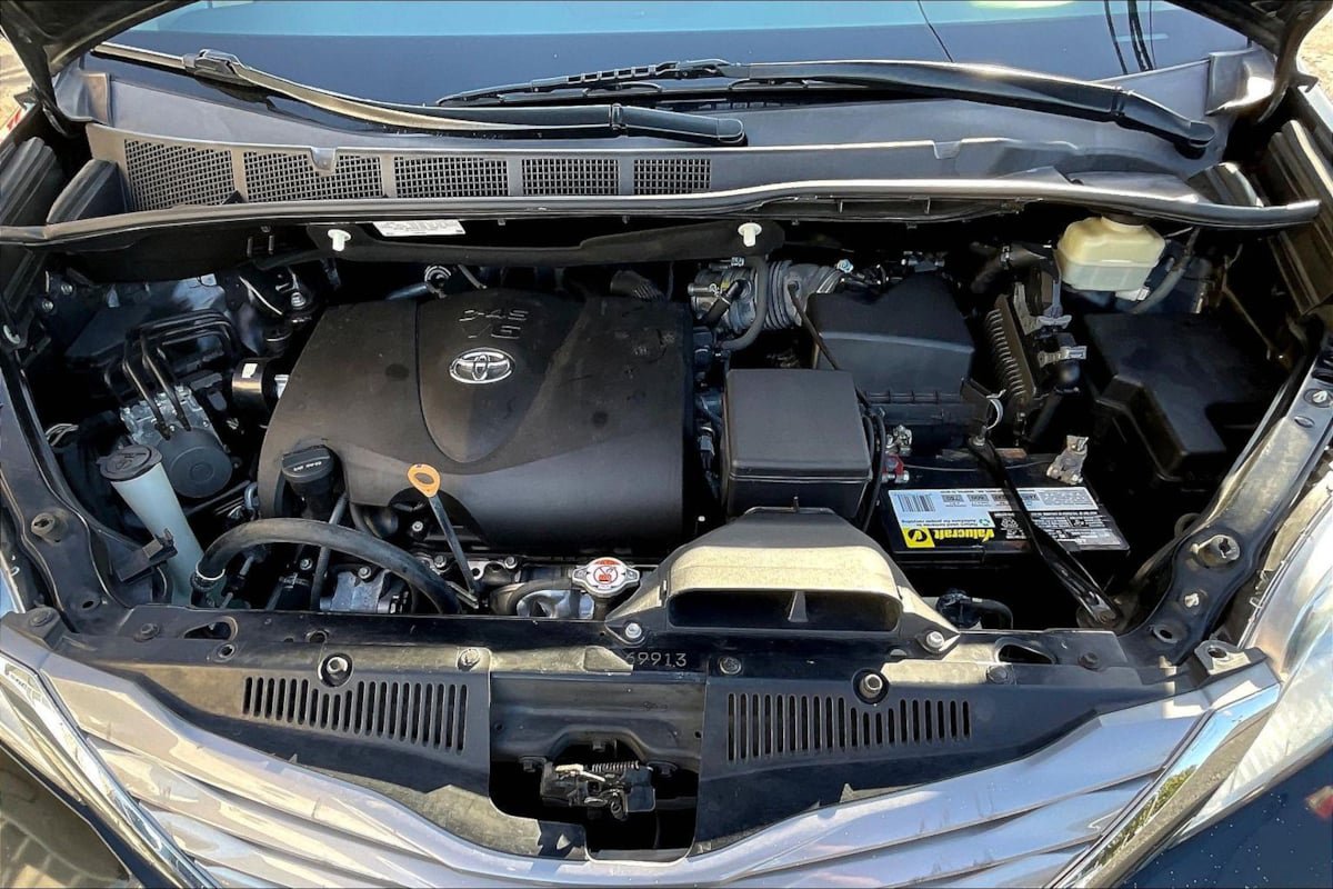 Used 2017 Toyota Sienna XLE w/ XLE Navigation Package FWD image 10