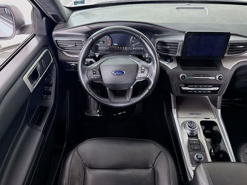 Used 2020 Ford Explorer XLT w/ Equipment Group 202A AWD/4WD image 18