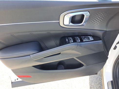 Used 2023 Kia Sorento SX image 13