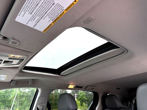 Used 2024 Toyota Sienna XLE FWD image 16