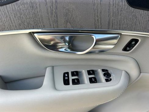 Certified 2025 Volvo XC90 T8 Ultra w/ Protection Package Premier image 10