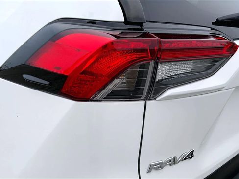 Used 2021 Toyota RAV4 XLE FWD image 27