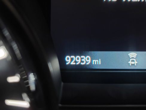 Used 2018 Nissan Pathfinder Platinum FWD image 2