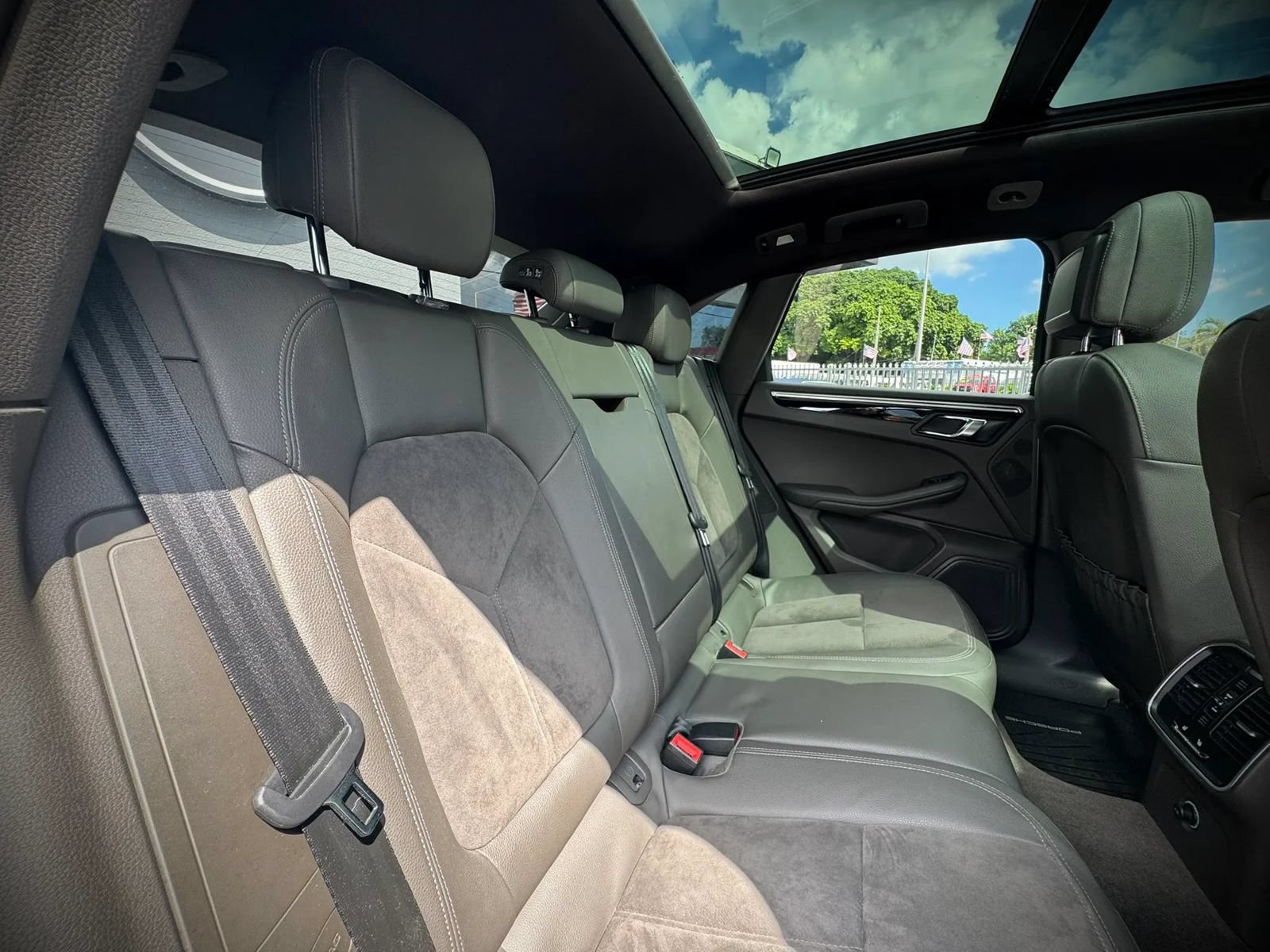 Used 2016 Porsche Macan S AWD/4WD image 21