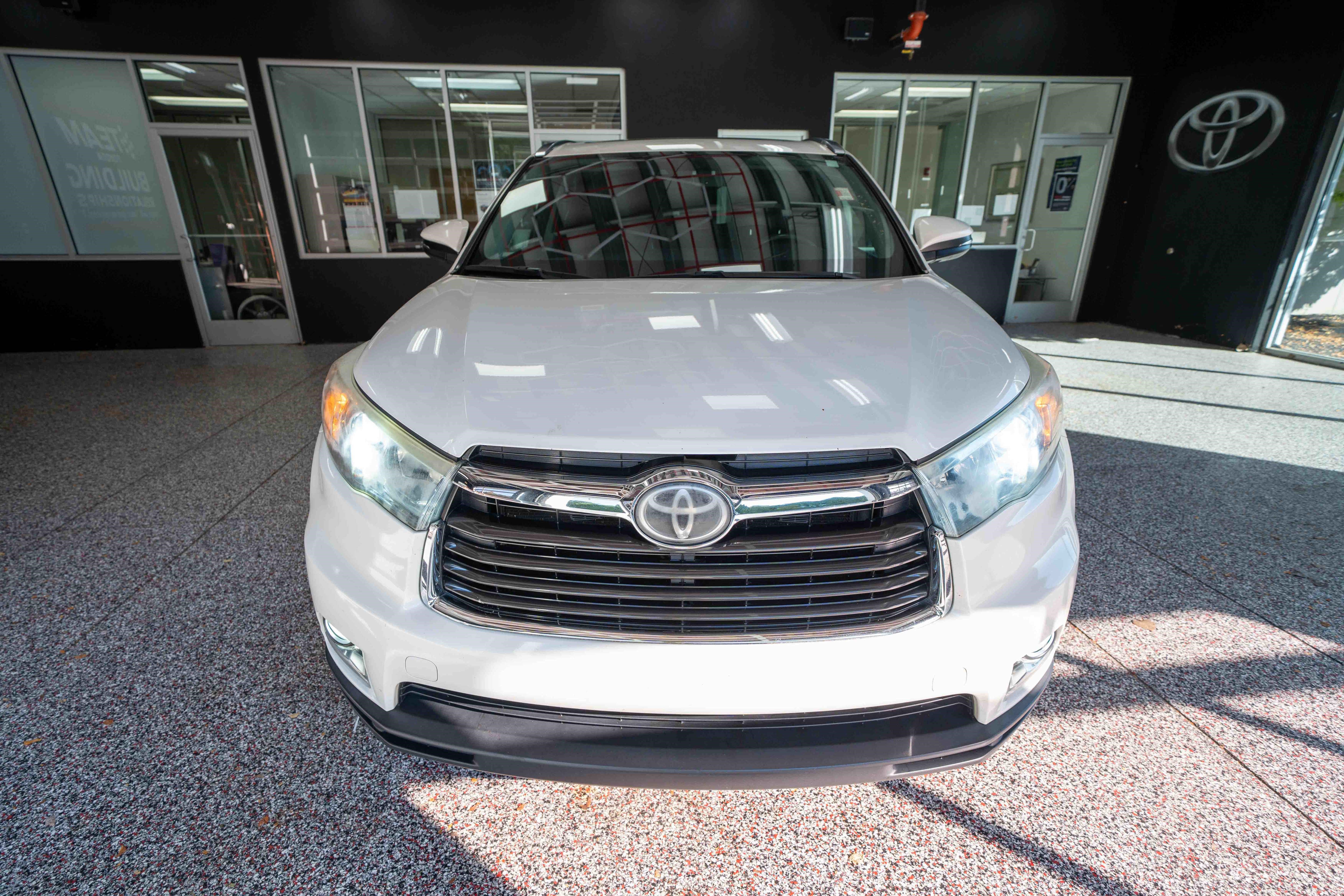 Used 2014 Toyota Highlander Limited Platinum AWD/4WD image 6