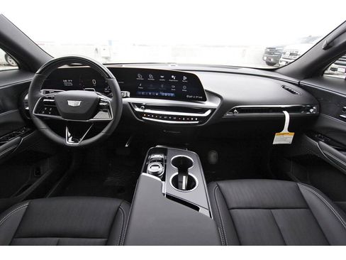 New 2026 Cadillac Lyriq Luxury image 9