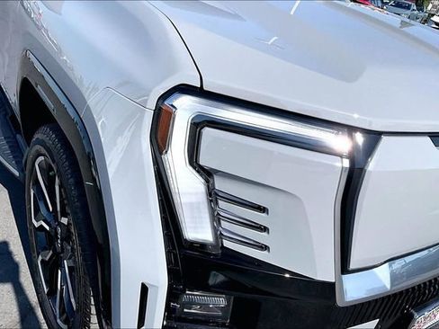 Used 2025 GMC Sierra EV Denali image 32