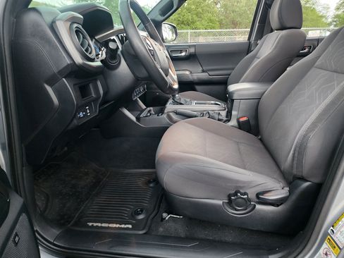 Used 2016 Toyota Tacoma TRD Off-Road AWD/4WD image 35