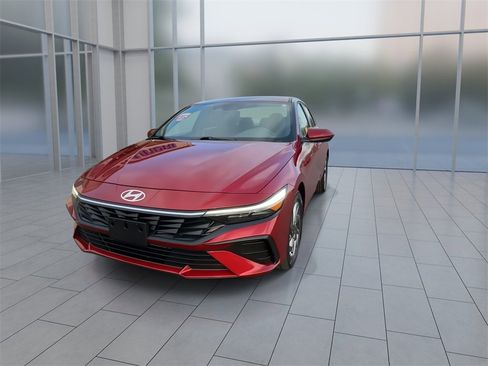 Used 2024 Hyundai Elantra SEL image 5