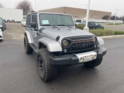 Used 2015 Jeep Wrangler Sahara image 3