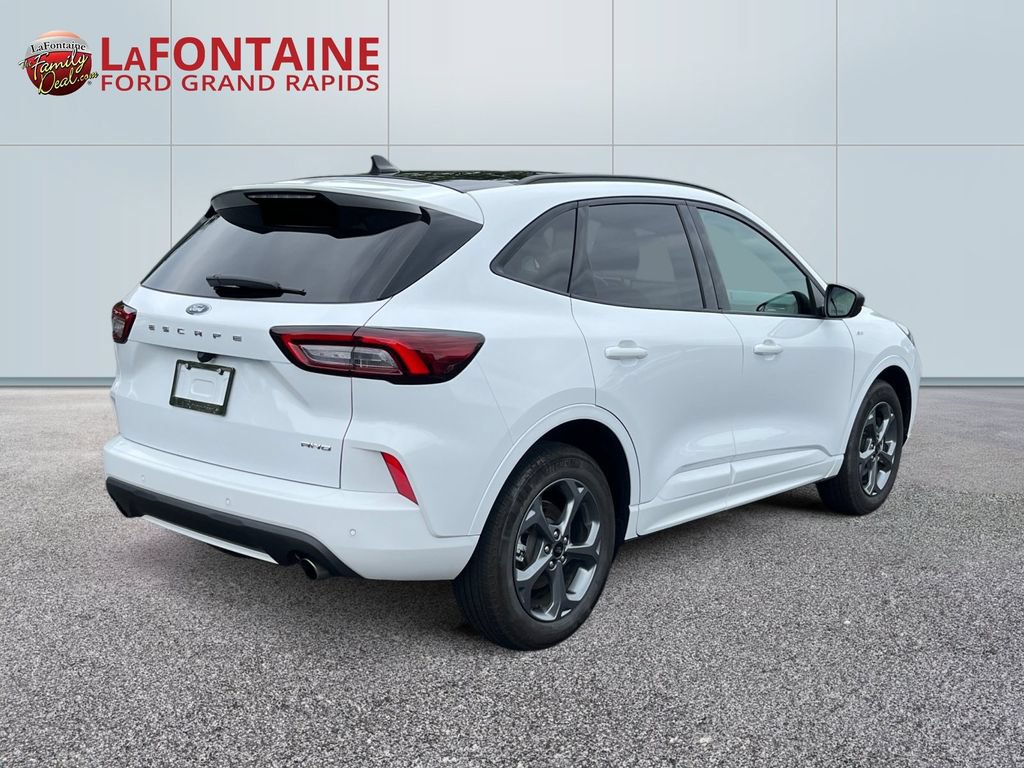 Certified 2023 Ford Escape ST-Line w/ Tech Pack #1 AWD/4WD image 7