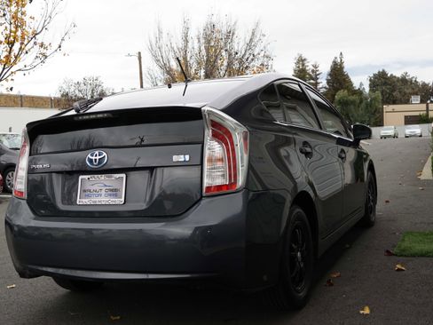 Used 2015 Toyota Prius Two image 11