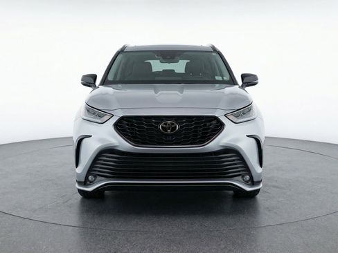 Used 2025 Toyota Highlander XSE image 2