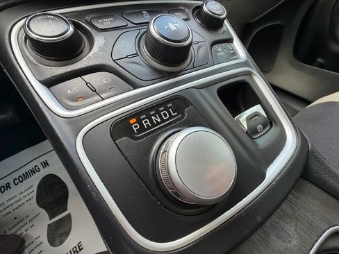 Used 2015 Chrysler 200 Limited FWD image 23