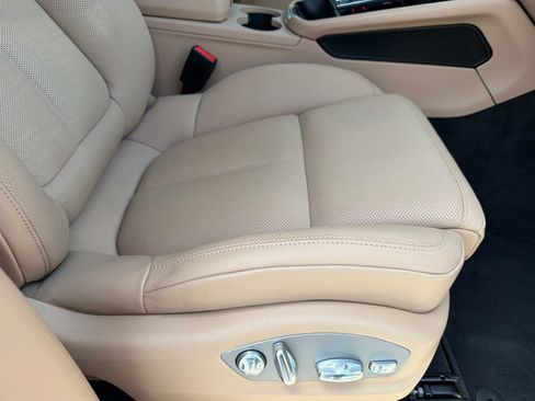Used 2024 Porsche Macan AWD/4WD image 19