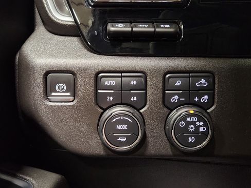 Used 2024 Chevrolet Silverado 2500 High Country w/ High Country Premium Package AWD/4WD image 46