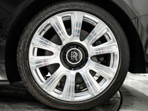 Used 2017 Rolls-Royce Dawn image 12