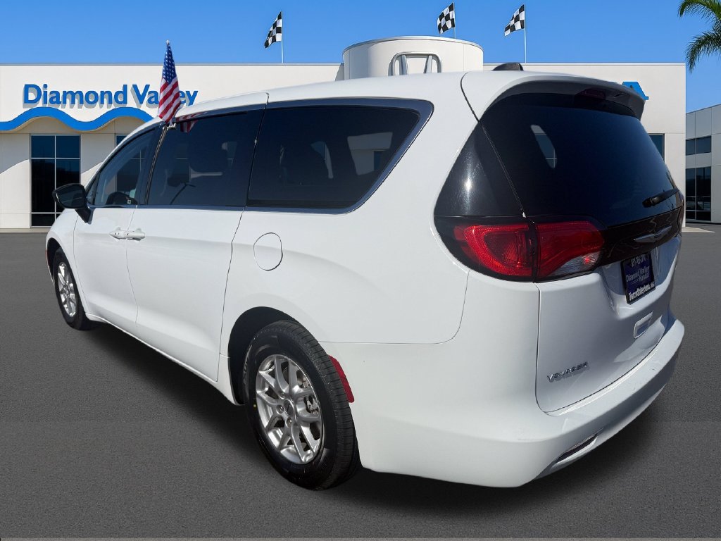 Used 2024 Chrysler Voyager LX FWD image 4