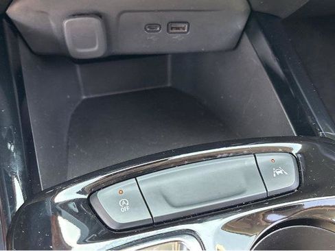 Used 2024 Chevrolet Trax LT w/ Driver Confidence Package FWD image 29