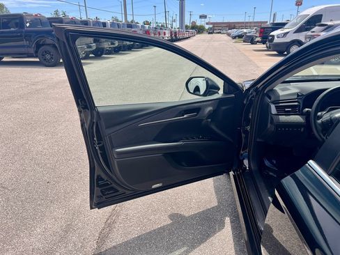 Used 2025 Toyota Camry Hybrid AWD/4WD image 11