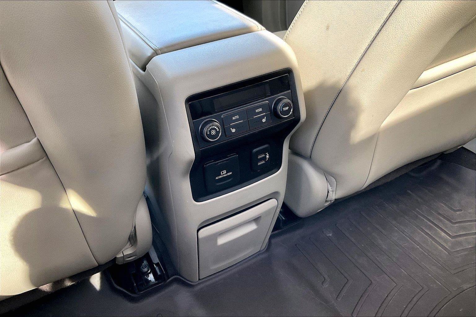 Used 2019 GMC Acadia Denali w/ Technology Package AWD/4WD image 33