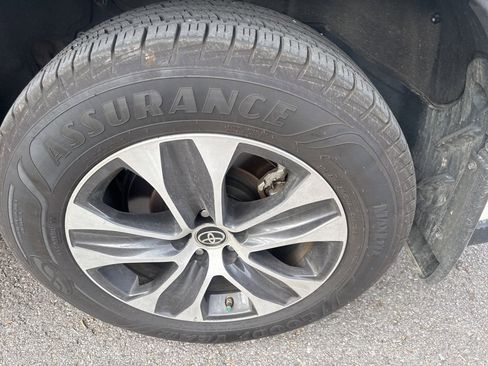 Used 2021 Toyota Highlander XLE image 11