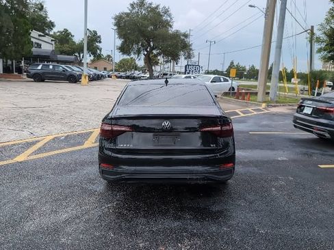 Used 2023 Volkswagen Jetta SE w/ Panoramic Sunroof Package FWD image 6