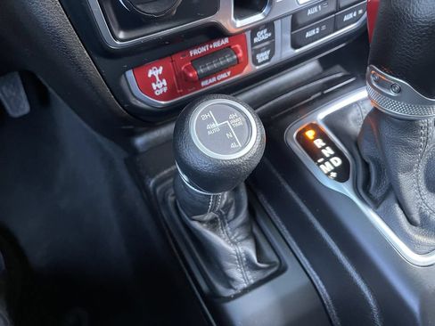 Used 2024 Jeep Wrangler Unlimited Rubicon 4xe AWD/4WD image 32
