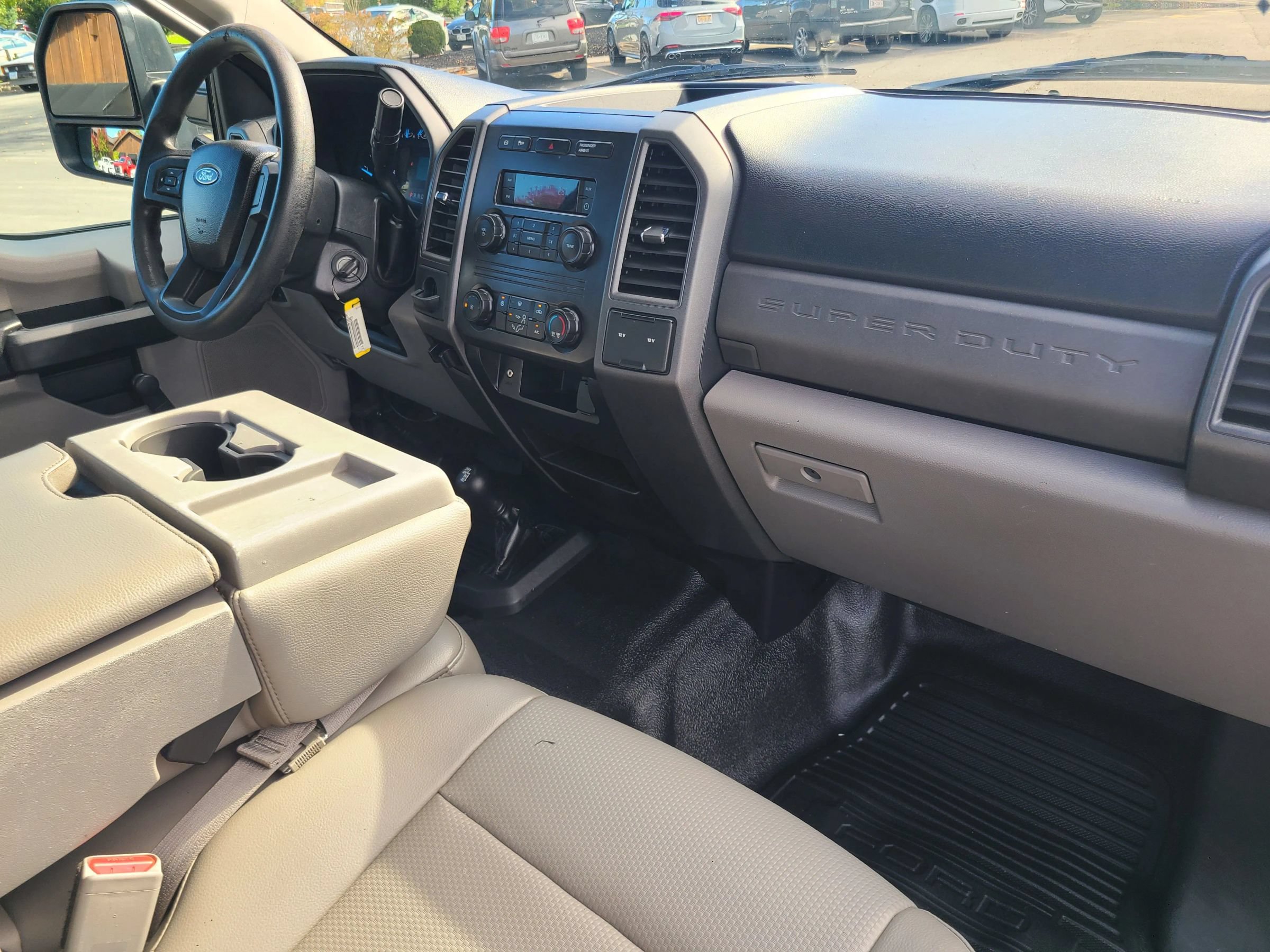 Used 2017 Ford F350 XL w/ Snow Plow/Camper Package AWD/4WD image 27