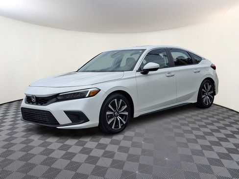 Used 2024 Honda Civic EX-L image 3