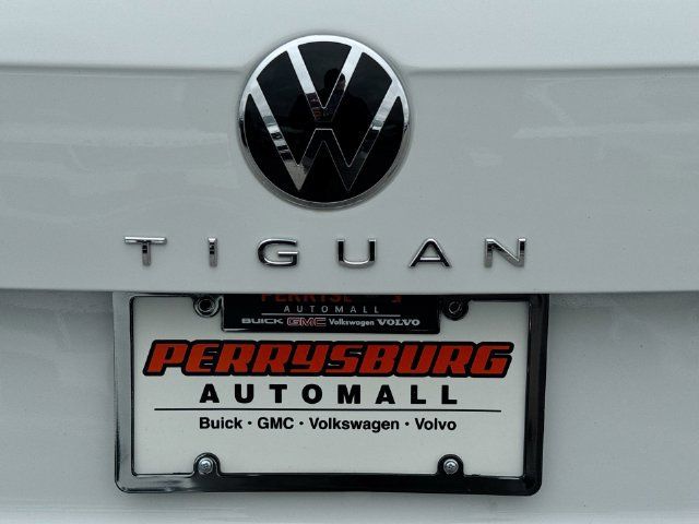 Used 2022 Volkswagen Tiguan SE R-Line AWD/4WD image 32