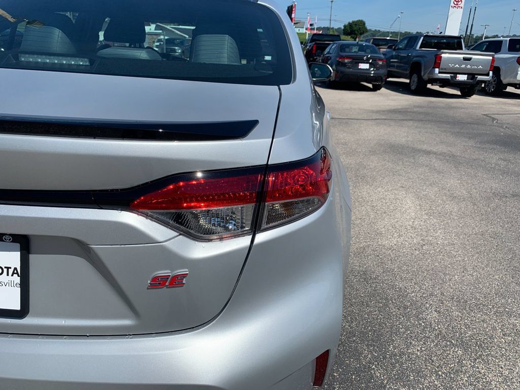 Used 2026 Toyota Corolla SE w/ SE Package FWD image 32