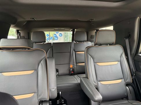 Used 2024 GMC Yukon AT4 AWD/4WD image 12