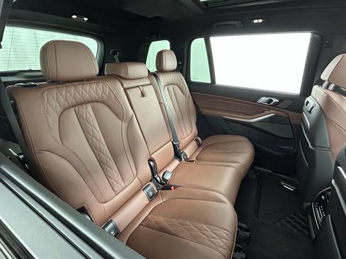 Used 2025 BMW X7 M60i w/ Climate Comfort Package AWD/4WD image 44