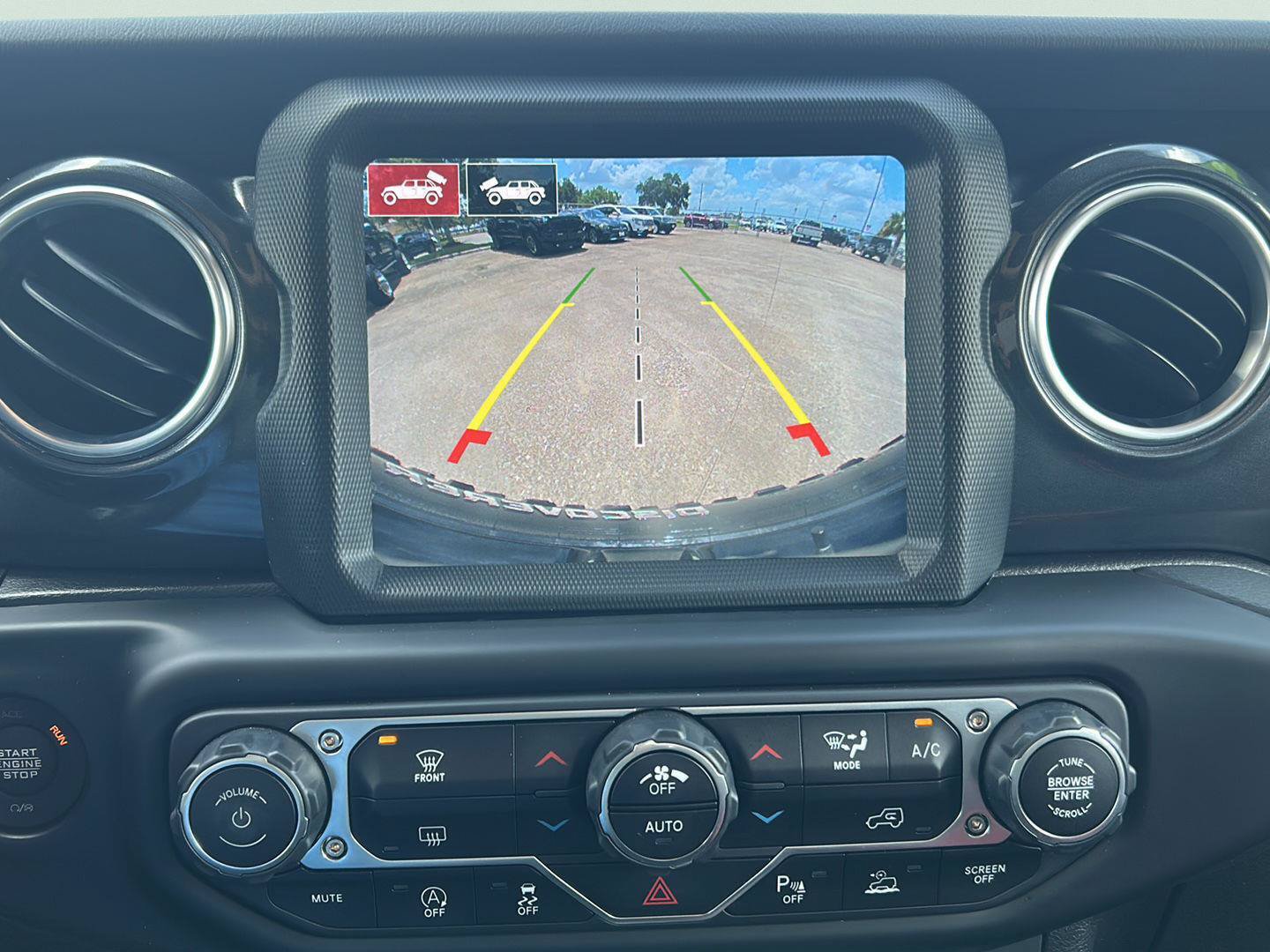 Used 2023 Jeep Wrangler Unlimited Sahara AWD/4WD image 14
