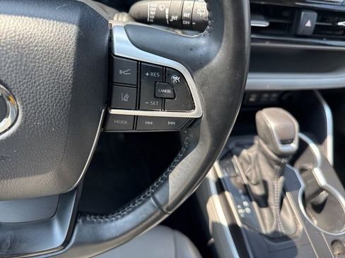 Used 2022 Toyota Highlander XLE image 22