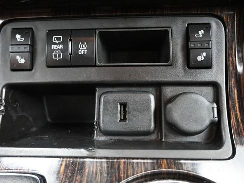 Used 2015 Chevrolet Traverse LT w/ Style and Technology Package FWD image 38