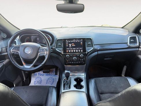Used 2019 Jeep Grand Cherokee Altitude AWD/4WD image 10