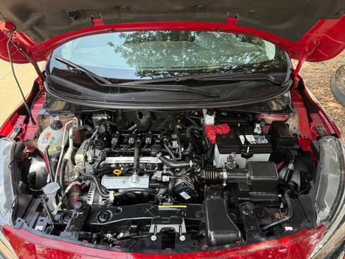 Used 2025 Nissan Versa SV FWD image 32