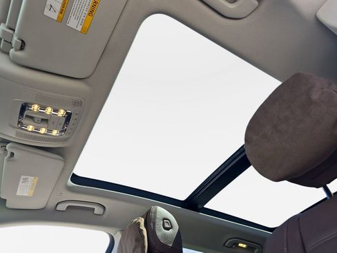 Used 2025 Mercedes-Benz GLS 450 4MATIC image 35