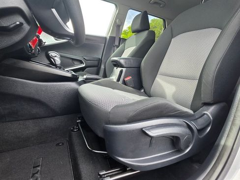 Used 2025 Kia Soul LX w/ LX Technology Package FWD image 11