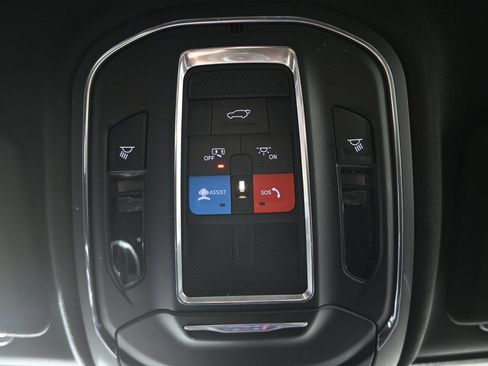 Used 2024 Jeep Grand Cherokee Altitude image 31