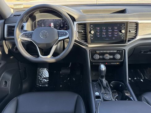 Used 2023 Volkswagen Atlas SE AWD/4WD image 2