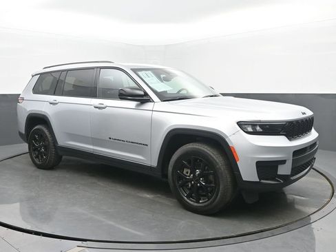 Used 2024 Jeep Grand Cherokee L Laredo AWD/4WD image 7