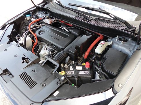 Used 2025 Honda CR-V Sport image 18