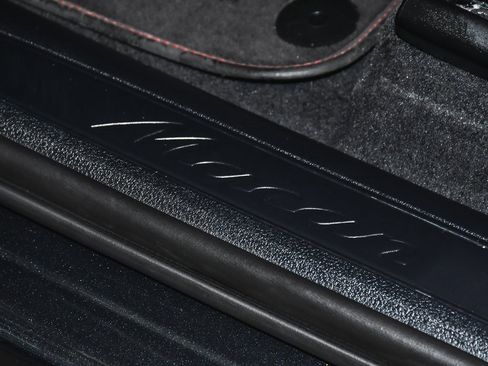 Used 2024 Porsche Macan image 12