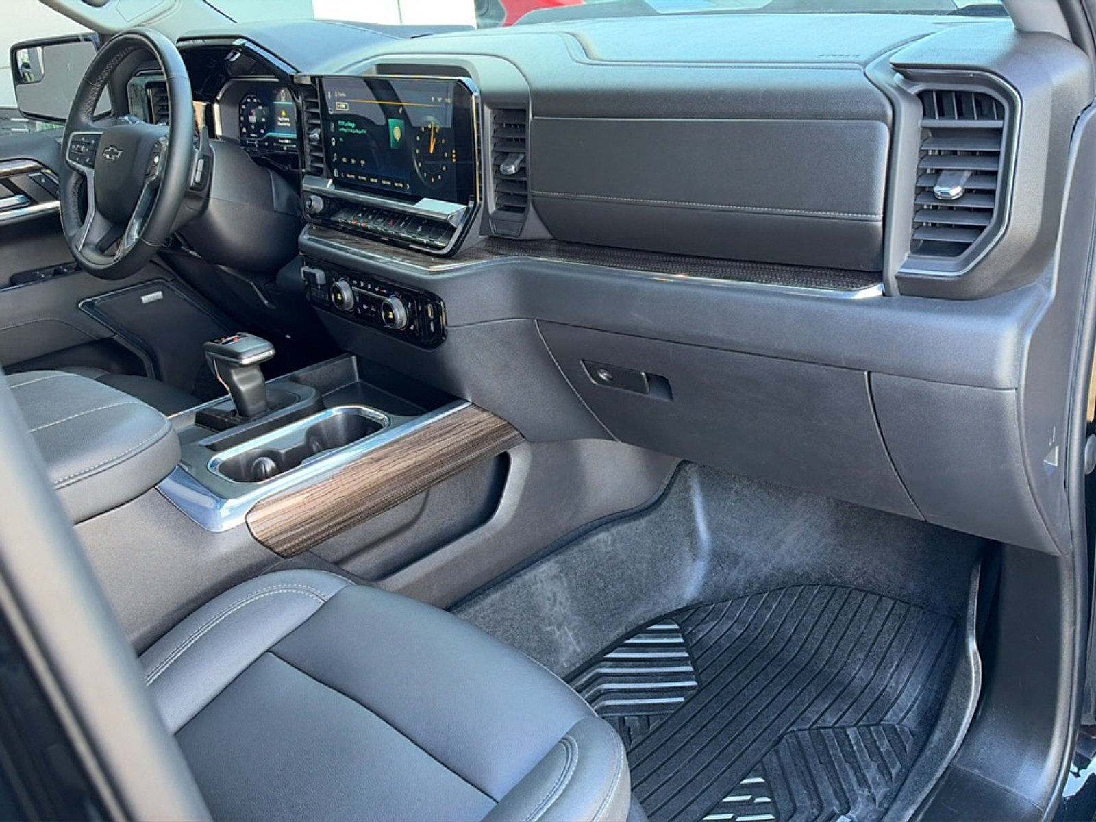 Used 2024 Chevrolet Silverado 1500 LT Trail Boss w/ Convenience Package II AWD/4WD image 11