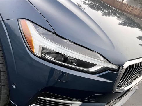 Used 2018 Volvo XC60 T8 Inscription w/ Advanced Package image 31