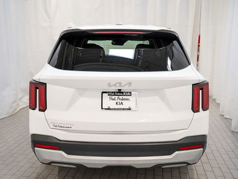 Certified 2025 Kia Sorento LX FWD image 4